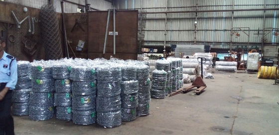 TUV gecertificeerd ASTM 6 8 9 10 12 14 18 20 Warm gedompeld gegalvaniseerd prikkeldraad met en certificering