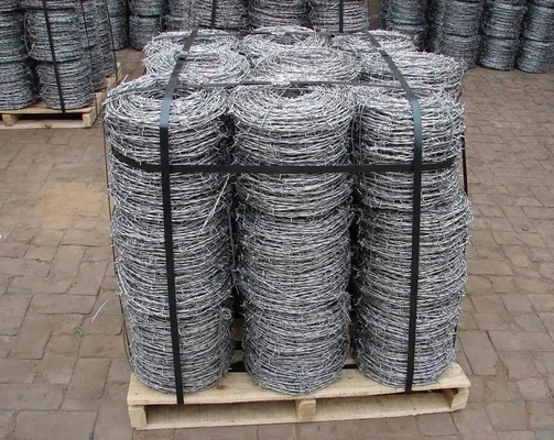 ASTM 6 8 9 10 12 14 18 20 Warm gedompelde gegalvaniseerde prikkeldraad met prikkeldraadlengte en eisen van de klant van ijzerdraad