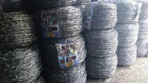 8 mm en 1,8 mm doorsnede gegalvaniseerde prikkeldraad voor hekken en constructies aanpasbaar voor verschillende klantvereisten
