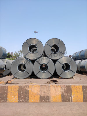Stalen spoelbreedte 1001-1250 mm SS400B gepickt en geolied warmgewalst staal voor auto's