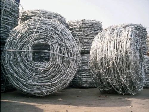 Grote bescherming warm gedompeld gegalvaniseerd prikkeldraad gaas voor beschermende constructie en op maat gemaakte ontwerp