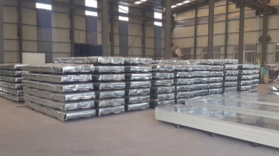 4*8 Galvalume gegolfde stalen dakplaat Z30 tot 275 g zink aluminium bekleed met ASTM-standaard en middel harde