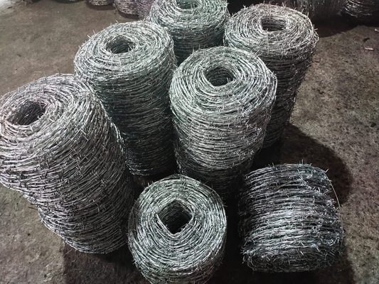 Uitlaat Razor Wire / gegalvaniseerd of PVC bedekt Gevangenis-grade beveiligingsnorm De ultieme oplossing voor indringers afschrikking