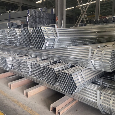 Q235b Warm gedompelde gegalvaniseerde ronde gelaste stalen buizen 18 gauge gegalvaniseerde stalen buizen voor omgevingen met hoge temperatuur
