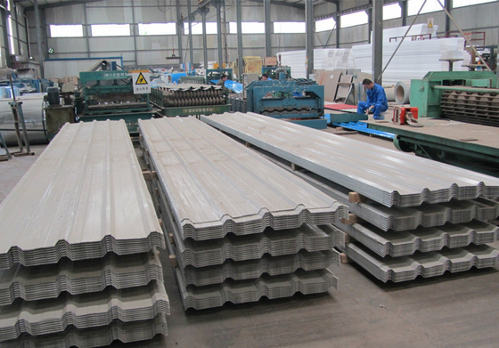 Strenge tests Kleurgecoate gegolfde stalen plaat met aangepaste breedte en CE-certificaat