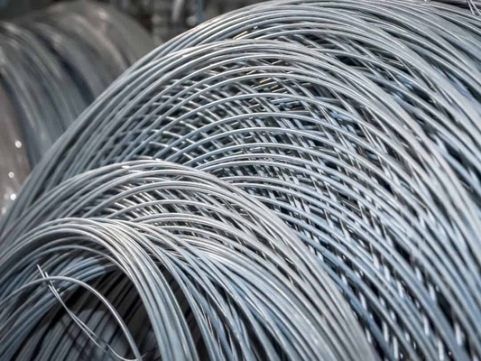 Gepersonaliseerde lengte MS staaldraadstaaf 5,5 mm 6,5 mm 8 mm Q195 Q235 SAE1006 SAE1008 voor de productie van spijkers en prikkeldraad spoel