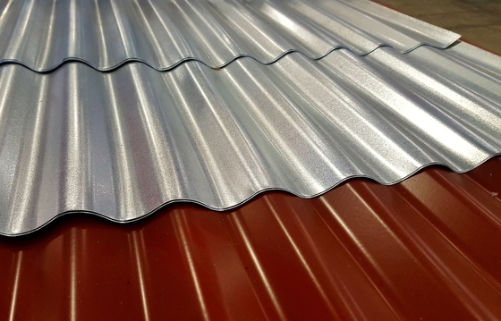 Custom RAL 8017 Chocoladekleurde PPGI gegolfde stalen dakplaat met 0,2 4 mm Dikte en breedte 600-1250 mm