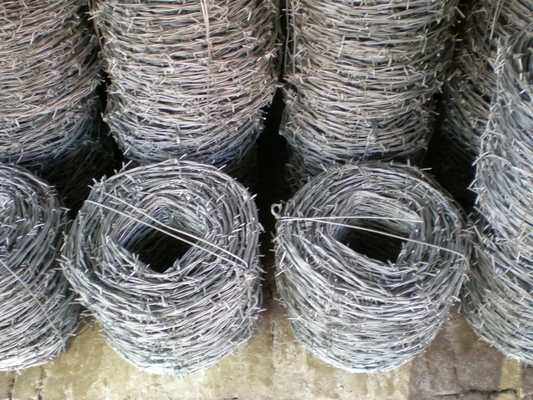 Barrellengte 1,5 cm-3,0 cm ijzeren draad PVC bedekt of gegalvaniseerd Razor Wire Concertina met hoge treksterkte