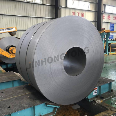 1001-1250 mm Breedte gepiekte en geoliede staal spoelen Q345B Q345C Q345D laag koolstof warmgewalst plaat
