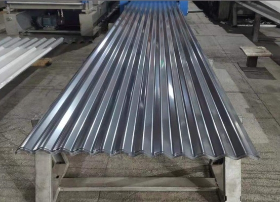 2001-3600mm lengte gegolfde polycarbonaatplaat voor doorzichtige dakpanelen ISO9001 gecertificeerd gegolfd gegalvaniseerd staal