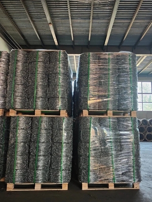 Gegalvaniseerde prikkeldraad spoel met prikkeldraad afstand 75 mm-150 mm poederbedekte prikkeldraad