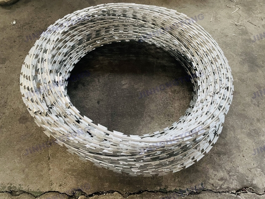 360-1000mm Spiraaldiameter snelheid Dubbel Twisted Razor prikkeldraad De ultieme oplossing voor grasland bescherming