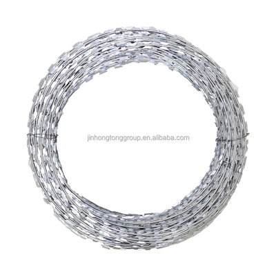 Bescherming van de weg Isolatie Anti-Climb Gelast Blade Razor Draad hek met 900mm spoel en 7,5cm-15cm Barb afstand