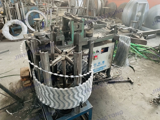 Efficiënte graslandbescherming snelheid Dubbelgewrongen prikkeldraadmachine met spoeldiameter 360-1000mm