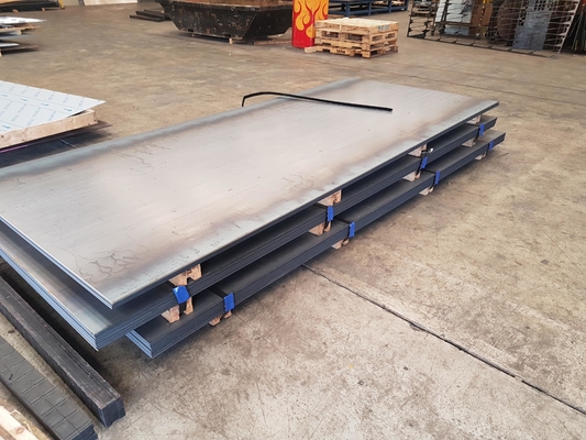 Niet-gelegeerd staalplaat Prima warmgewalste staalplaat voor het maken van metalen onderdelen volgens ISO9001-certificering