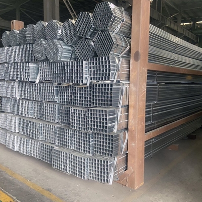 Rechthoekige sectie vorm Hot Dip gegalvaniseerd stalen buizen 1,5 mm 2 mm holle vierkant buis MS Pipe maten voor structuur buis