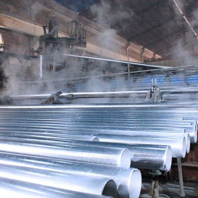 - geproduceerd Q235b Erw Mild Steel Pipe naadloos Warmgewalste koolstofstaal Ronde buis Gegalvaniseerde oppervlaktebehandeling 6m Lengte