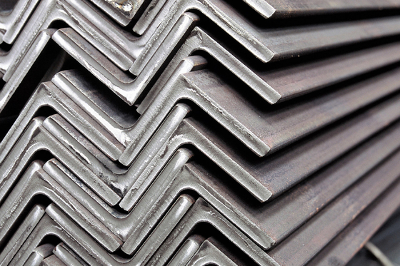 ASTM Standard Processing Drilling Equal Angle Steel Bar voor S235JR-S335JR serie 3-24 mm Dikte
