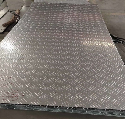 2B Oppervlakteafwerking Op maat gemaakte 304 roestvrij staal gekauwde plaat Anti-slip 316L 201 202 roestvrij staal geïmprimeerde plaat