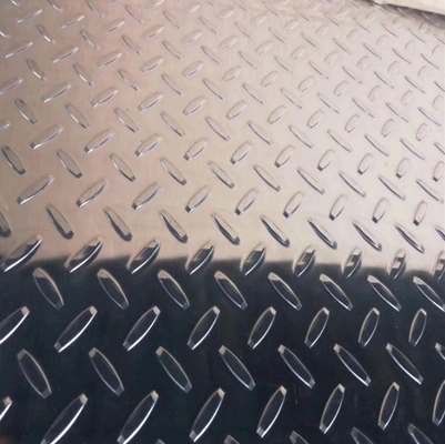 2B Oppervlakteafwerking Hoog nauwkeurig S235JR Q235B Carbon Steel Checkered Plate voor bouwmateriaal