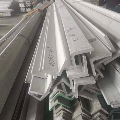 Rustvrij staal rechthoekige extrusie 1,5 mm 1,6 mm L-vormige hoek staalstaaf voor het snijden standaard AiSi ASTM DIN EN GB JIS bs