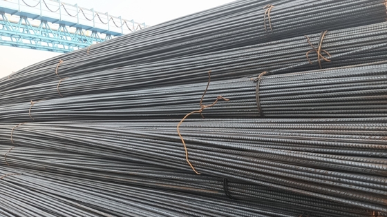 Hoge kwaliteit HRB400/500 ASTM A615 BS4449 Carbon Steel Rebars voor bouwprojecten in commerciële gebouwen