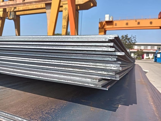 SA516 ASTM A36 Q235 koolstofstaal slijtageplaat warmgewalst met hoog chroomcarbide bekleed slijtagebestendige overlay