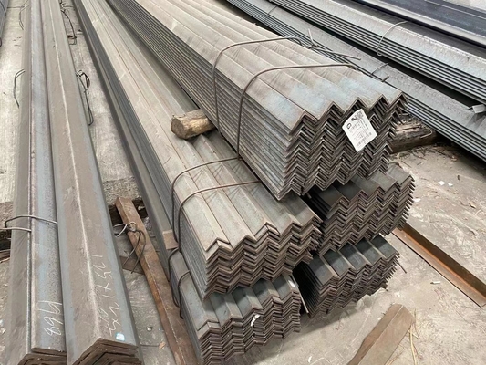 30*30*3 40*40*4 koolstof gelijkhoekstaal gegalvaniseerd ijzer in L-vorm milde stalen hoekstaaf voor gebouw en torenbouw