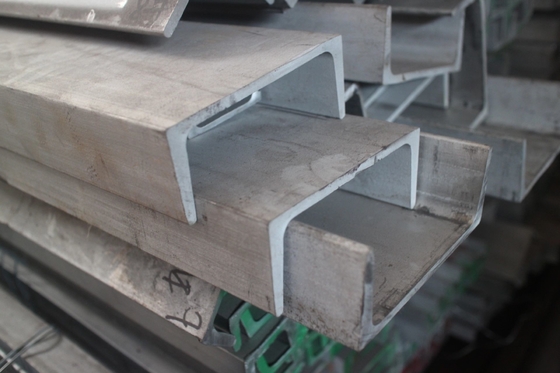 Profielstaal van niet-gelegeerd koolstofstaal van het type C, U, 25x25x3 voor de bouw van grote bouwmaterialen