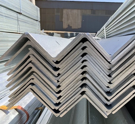 Gegalvaniseerd stalen hoek ijzer S235JR-S335JR serie 3-24 mm dik gelijkstaaf voor structurele ondersteuning oplossingen