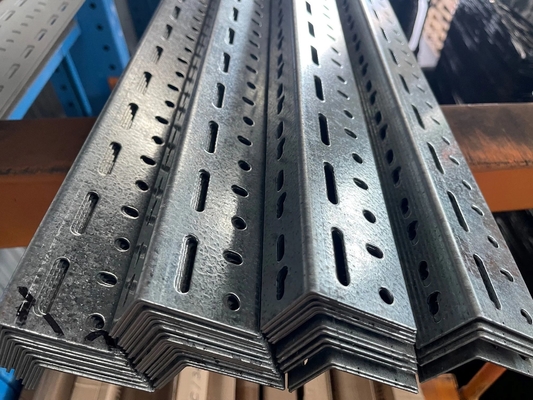 Hoge sterkte AISI Steel Angle Bar ongelijk Q235 Q235B voor constructie in RAL kleur en AiSi Standard