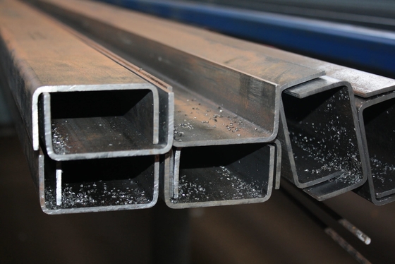 Hoogwaardig gegalvaniseerd C-kanaal staalbalken gesloten U/C-kanaal C-purlins 100*48mm 50*25mm voor industriële structuren