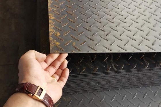 Fabriek Warm verkocht warmgewalst staal gecontroleerd Q235 Ss400 Warmgewalst geolied zacht koolstof metaal gecoat gekabeld staal spoel voor vloer