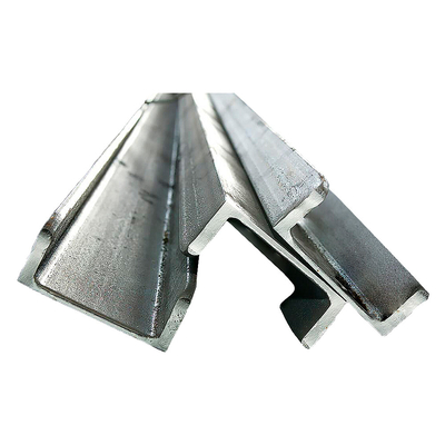 Hoogwaardig Q235 Q345 SS400 materiaal 0,8 mm-3,0 mm dik U-kanaal koolstofstaal voor ondersteunend systeem