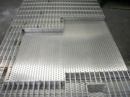 staal metalen rooster bouwplatform warm gedompelde kwaliteit gegalvaniseerde industrie staal vloer rooster metaal staal