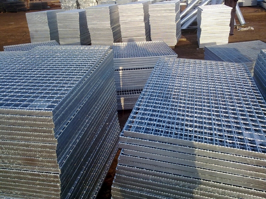 Hoogstandaard anti-corrosie Q235 25mm 30mm 35mm 45mm Bouwmaterialen gegalvaniseerd stalen rooster