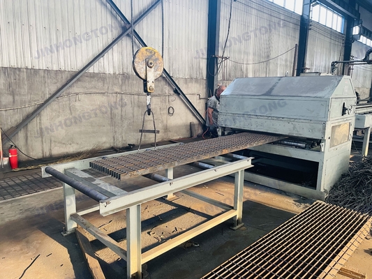 Customized OEM Hot Dip Galvanized Plain 2mm 2.5mm 3.0mm Serrated Bar Steel Grating prijzen voor dakbedekking