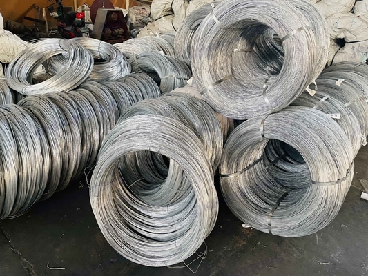 Warm gedompeld Gi gegalvaniseerd staaf Fabrieksvoorziening Zink gecoat met hoog koolstofgehalte gegalvaniseerde ijzeren draad Prijs gi draad0.3mm Draad 0.5mm 1.0mm 6mm