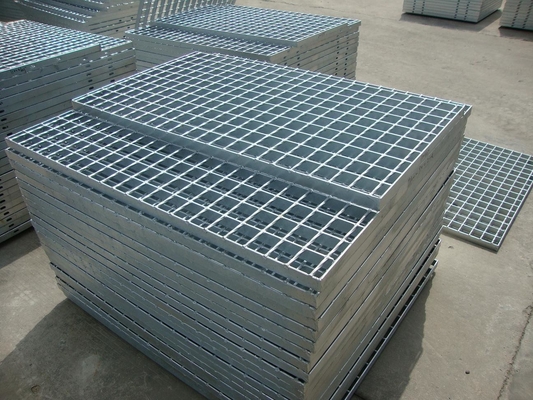 Industriële warm gedompelde gegalvaniseerde stalen roosterplaat Platform Metalen stalen rooster Buiten metalen afvoer dekking rooster