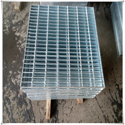 Industriële warm gedompelde gegalvaniseerde stalen roosterplaat Platform Metalen stalen rooster Buiten metalen afvoer dekking rooster