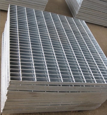 Metalen bouwmaterialen warm gedompeld 30 x 3 mm gegalvaniseerd stalen rooster Low Carbon Walkway,Floor Drain Grate for Building Material