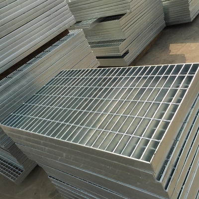 Metalen bouwmaterialen warm gedompeld 30 x 3 mm gegalvaniseerd stalen rooster Low Carbon Walkway,Floor Drain Grate for Building Material