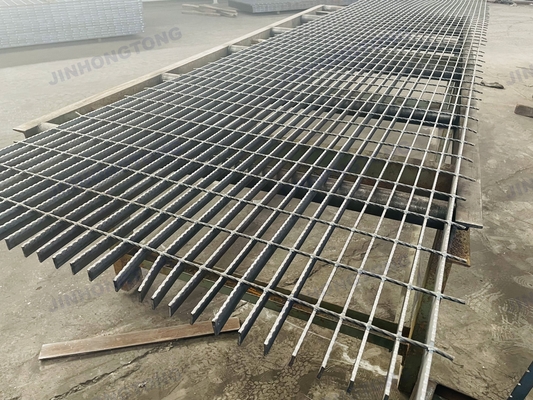Warm verkoop Q235/201/304/316/345 enz. Algemene staalgratten voor wandelpadtoepassingen