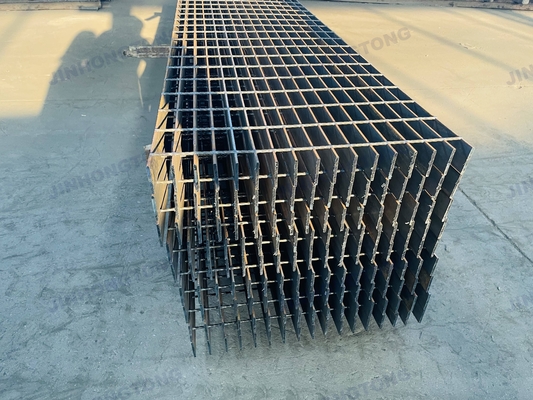 Afslagprijs Warm gegalvaniseerd stalen rooster platte gangpad platform drainage cover roestvrij staal aluminium legering betrouwbaar