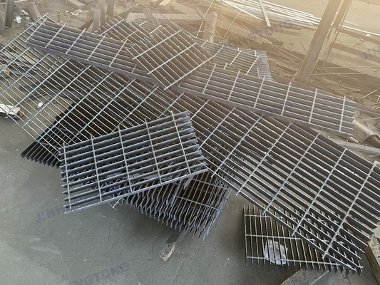 Afslagprijs Warm gegalvaniseerd stalen rooster platte gangpad platform drainage cover roestvrij staal aluminium legering betrouwbaar