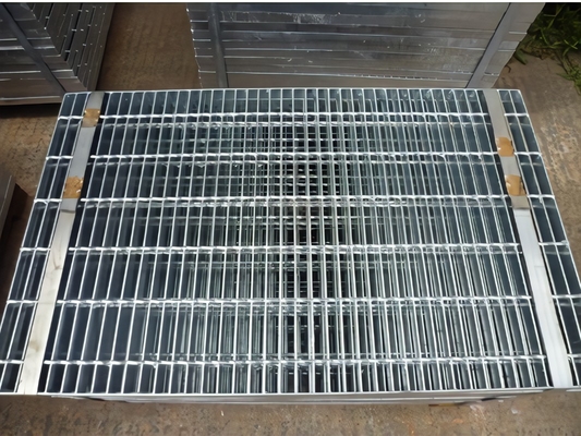 Warm verkoop stalen rooster metalen mesh grill roestvrij staal roosterplaat trap loopvlak anti-slip plaat voor industriële