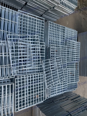 Aanpasbare stalen rooster Hot sale Metal Building Materials Hot Dip Galvanized Steel Grating voor loopbrug en platform rooster